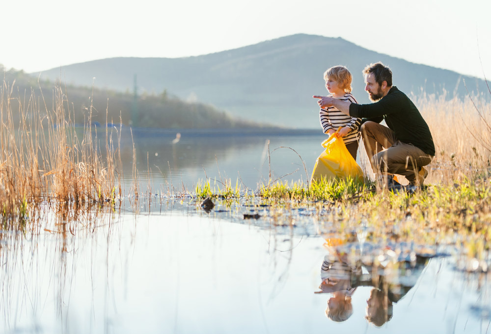 Father and son 1000x  100dpi AdobeStock_376407509