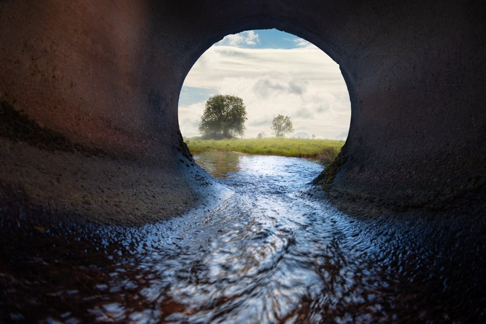 Large Pipe above ground 1000x600 150dpi AdobeStock_269838738