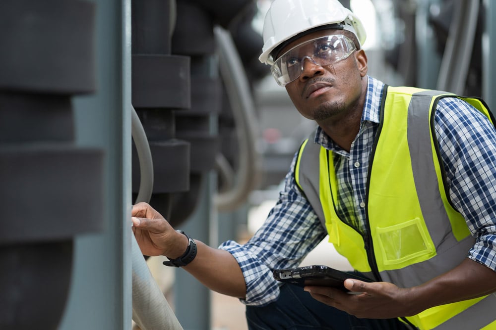 man checking pipes 1000x600 150dpi AdobeStock_522180879